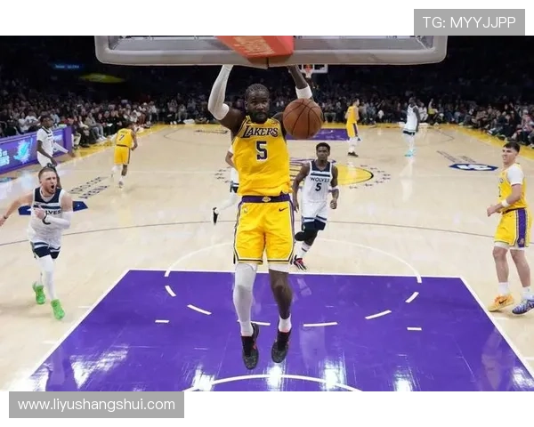 艾顿高效表现8中5贡献12分9板2助1帽 带领球队取得重要胜利 艾顿高效表现8中5贡献12分9板2助1帽 带领球队取得重要胜利